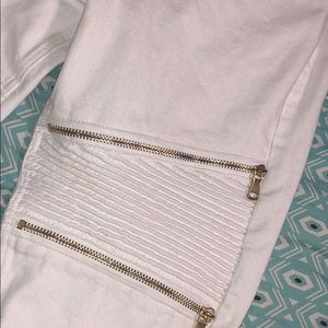 Everybody love’s white jeans...